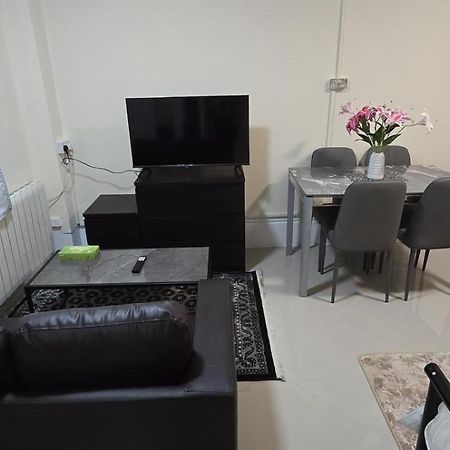 Shanti House Enfield Dış mekan fotoğraf
