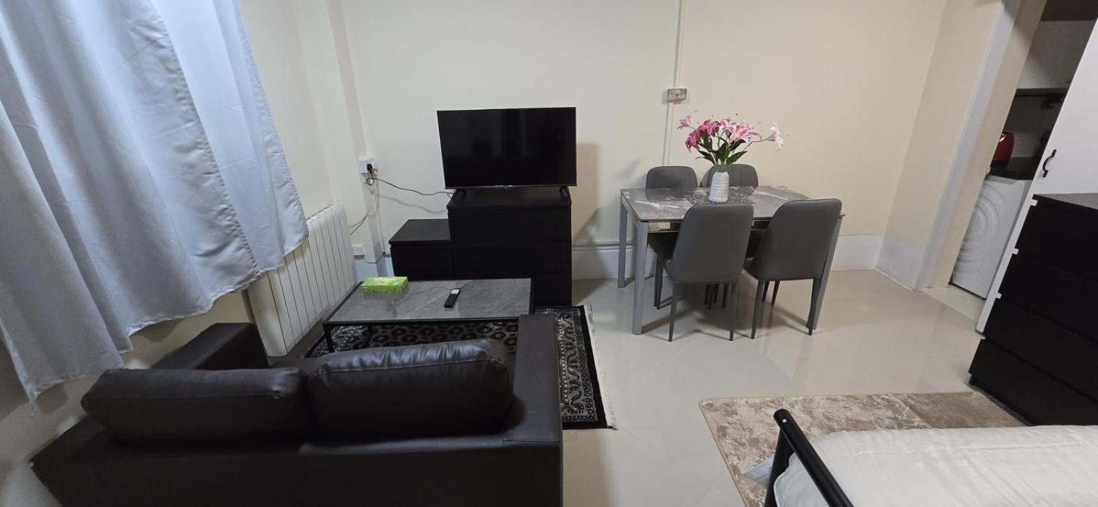 Shanti House Enfield Dış mekan fotoğraf