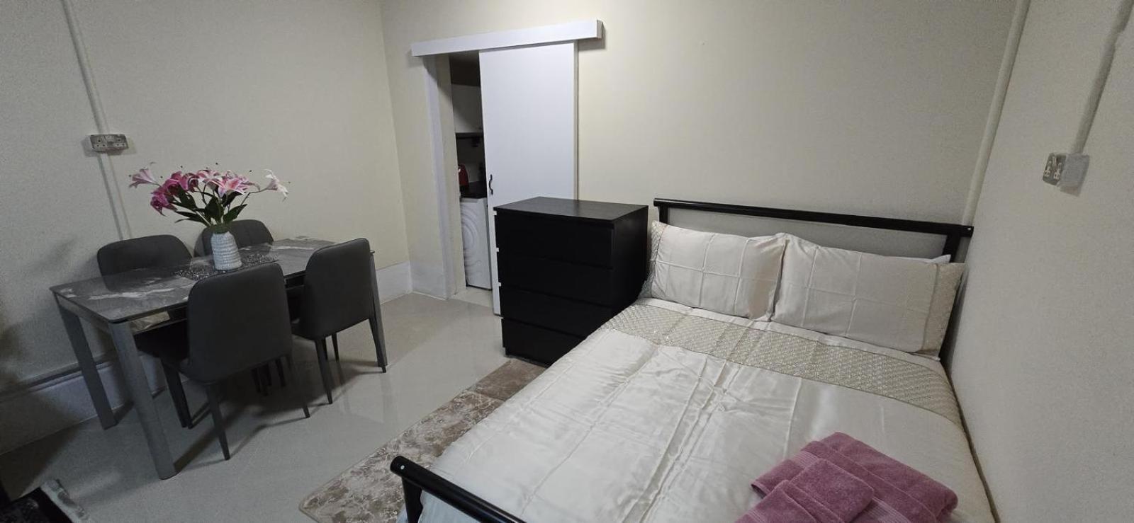 Shanti House Enfield Dış mekan fotoğraf